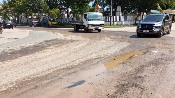 jalan-rusak Jalan Rusak
