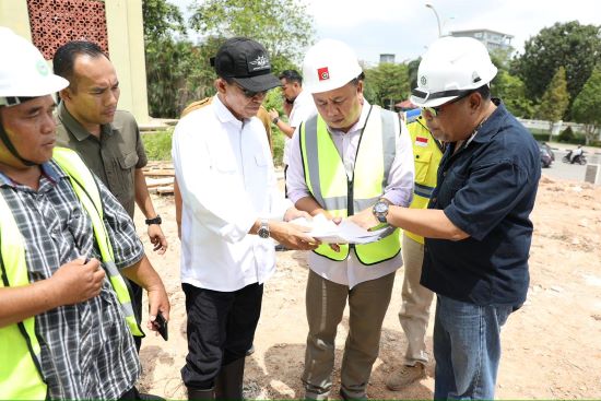 Amsakar Turun Tangan Langsung! Pembangunan Masjid Agung Batamcentre Dikebut Hingga Akhir Tahun (2) Amsakar Turun Tangan Langsung! Pembangunan Masjid Agung Batamcentre Dikebut Hingga Akhir Tahun