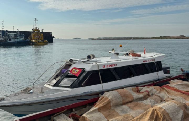 Bea Cukai Batam Gerebek Speed Boat Pembawa Barang Selundupan di Tanjung Sauh! Muatan Penuhi Kapal Tanpa Dokumen Resmi!