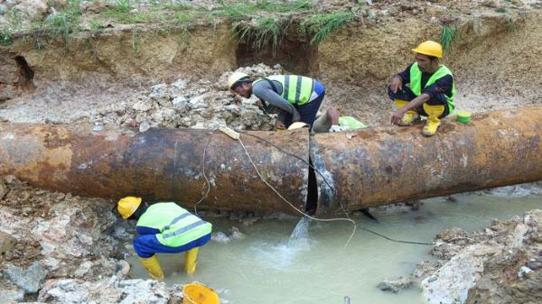 Warga Sukajadi dan Sekitarnya Waspada! Suplai Air Batam Hilir Terganggu Akibat Perbaikan Pipa Bocor di Median Jalan