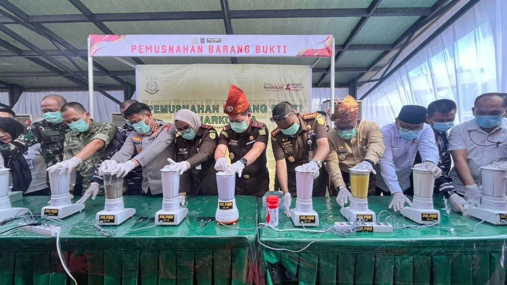 Kejati Kepri Musnahkan 2 Kg Sabu dan Ratusan Pil Ekstasi di Tanjungpinang, Lis Darmansyah Apresiasi Langkah Hukum Tegas Ini!
