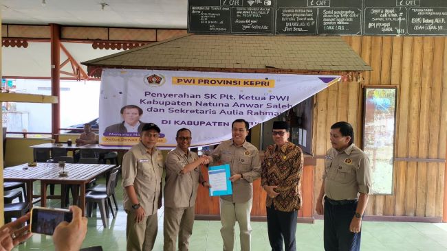 PWI Kepri Serahkan SK Plt PWI Natuna, Saibansah: Saatnya Wartawan Natuna Menulis dengan Semangat Perjuangan!