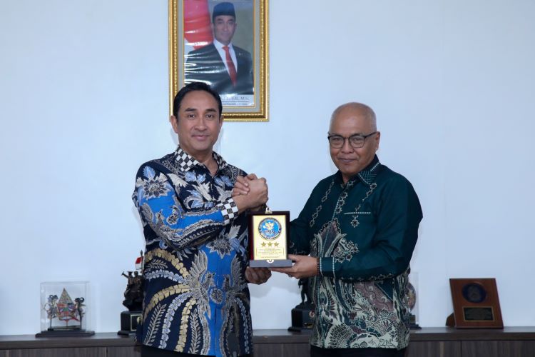 Dalam upaya memperkuat perang melawan narkoba, Badan Narkotika Nasional Republik Indonesia (BNN RI) menggandeng Persatuan Wartawan Indonesia (PWI) Pusat