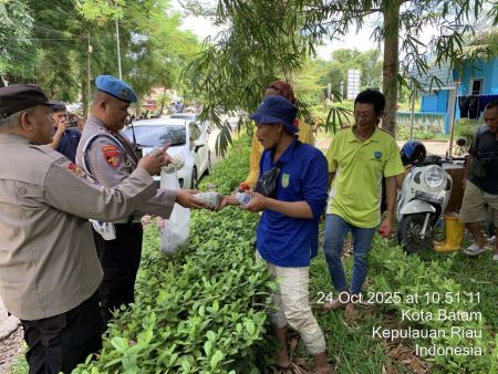 Peduli Warga Kurang Mampu, Polsek Batam Kota Gelar Aksi Sosial di Tengah Kota