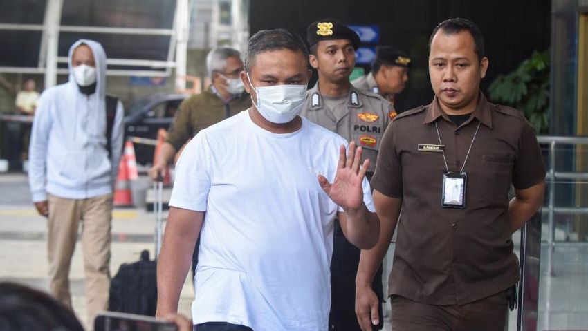 Gubernur Riau Abdul Wahid Ditahan KPK Usai OTT Gubernur Riau Abdul Wahid Resmi Ditahan KPK Usai OTT, Uang Rp1,6 Miliar Disita
