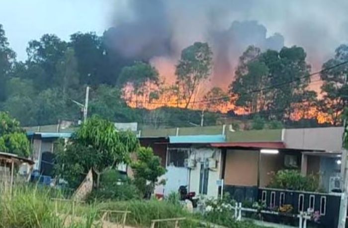 Kebakaran Hebat Landa Tanjung Pinggir Batam! Api Mengamuk, Warga Panik Selamatkan Diri
