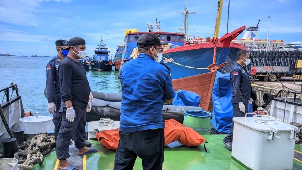Perairan Batu Ampar Heboh! Mayat Misterius Ditemukan Mengapung, KSOP Batam Turun Tangan