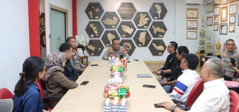 Polresta Barelang Gandeng PWI Batam Perangi Hoaks: Kapolres Zaenal Arifin Serukan “Saring Sebelum Sharing”!