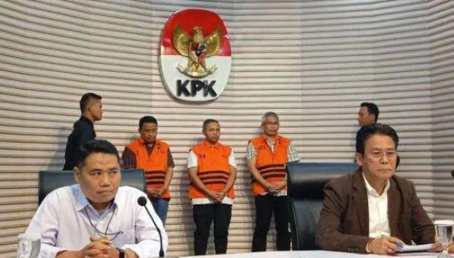 Skandal Uang “Jatah Preman”: Gubernur Riau Jalan-Jalan ke Inggris dan Brasil Pakai Dana Proyek Rp7 Miliar