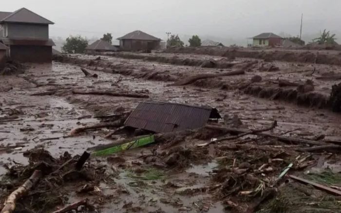 banjir bandang-galodo di malalak-banjir sumbar Bencana Terbesar 2025? Sumbar dalam Status Darurat 14 Hari, Akses Jalan & Jembatan Putus