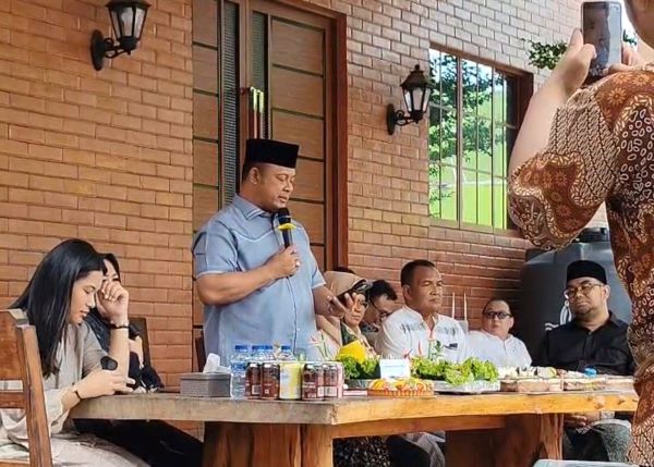 iman sutiawan-ulang tahun ke 50 baca puisi (2) Doa dari Seberang Samudera: Kado Istimewa untuk Ketua DPRD Kepri Iman Sutiawan di Usia 50 Tahun