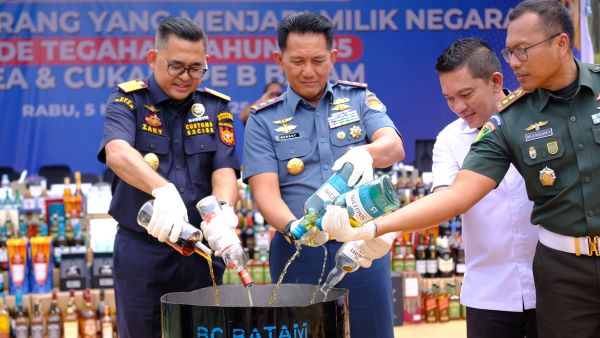 Rokok, Miras, HP, hingga Sex Toys Dimusnahkan Bea Cukai Batam Senilai Rp15,8 Miliar!