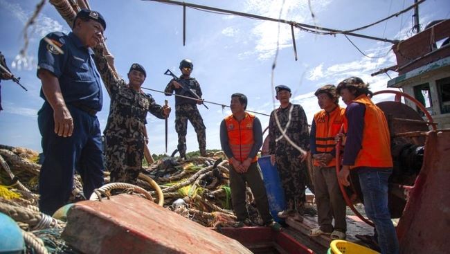 Aksi Nekat Kapal Ikan Vietnam di Laut Natuna Berakhir Tragis, KKP Gagalkan Illegal Fishing Rp22,6 Miliar!