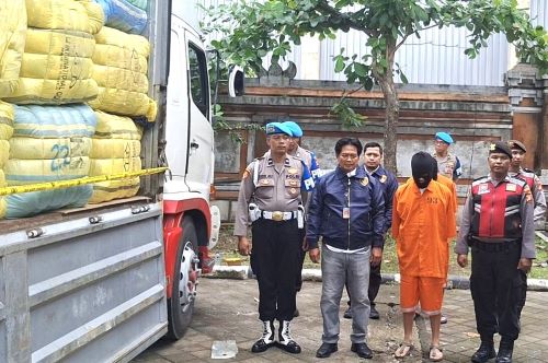 Polri Perang Impor Pakaian Bekas! Bareskrim Tangkap 2 Importir Balpres Jaringan Korea, Modal Rp669 Miliar (3) Polri Perang Impor Pakaian Bekas! Bareskrim Tangkap 2 Importir Balpres Jaringan Korea, Modal Rp669 Miliar