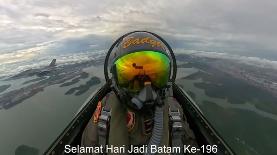 Langit Batam Diguncang F-16, Pada HUT ke 196 Amsakar Tegaskan Batam Siap Bersaing di Asia
