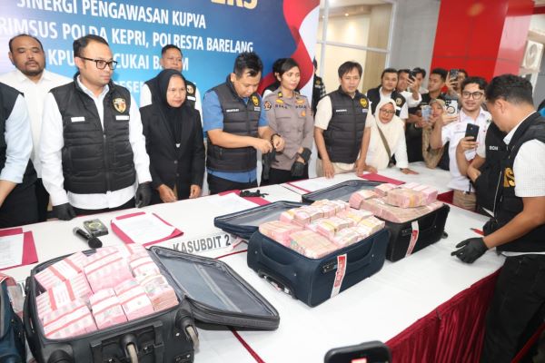 polda kepri konpers soal uang 7 miliar Heboh Uang Miliaran di Pelabuhan Harbour Bay Batam, Ini Penjelasan Resmi Polda Kepri