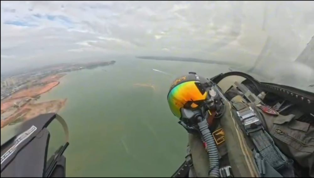 Langit Batam Jadi Saksi Solidaritas! TNI AU dan Pemko Gelar Batam Solidarity Airshow 2025 untuk Sumatera