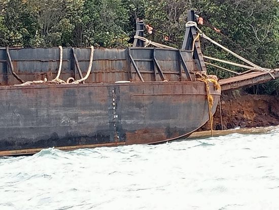 Detik-detik Tongkang Kandas di Pulau Raja, KSOP Batam Langsung Gerak Cepat