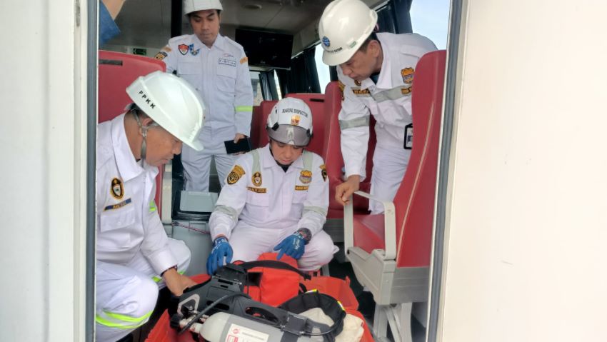 Direktorat Perkapalan dan Kelautan (Ditkapel) Dirjen Perhubungan Laut bersama KSOP Khusus Batam melakukan uji petik atau ram check kelaikan kapal penumpang di Pelabuhan Domestik Sekupang, Kamis (22/1/2026).