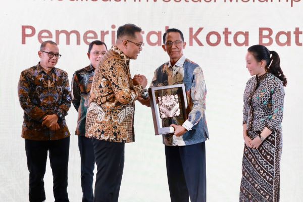 Dua Penghargaan Nasional untuk Batam, Investasi 2025 Tembus Rp69,3 Triliun, Amsakar–Li Claudia Terima Apresiasi BKPM