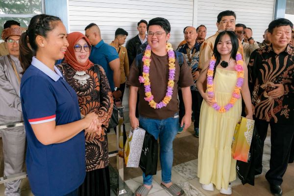 wamenpar sambut turis perdana di batam Batam Jadi Gerbang Wisata 2026, Wamenpar Sambut Wisman Perdana