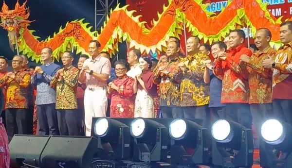 menteri ahy ikut perayaan imlek di batam AHY Canangkan Batam Pusat Hilirisasi Nasional, Tak Mau Lagi Ekspor Mentah