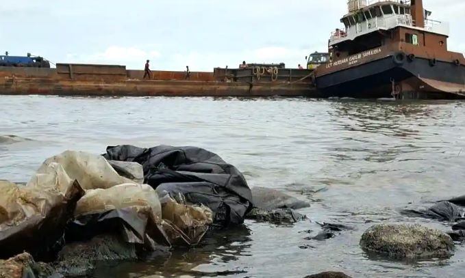 perairan pulau dangas sekupang tercemar limbah b3 Limbah B3 Cemari Pulau Dangas, 7.000 Nelayan Batam Menjerit, HNSI Siap Laporkan ke Polda Kepri