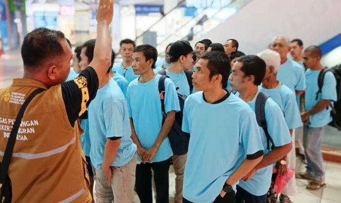 Gagal Berangkat ke Malaysia! 7 Calon PMI Tanpa Visa Kerja Dicegat di Batam Center