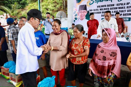 Jelang Lebaran, 3.800 Paket Sembako Dibagikan di Batam! Amsakar: Bisa Bantu Tekan Inflasi