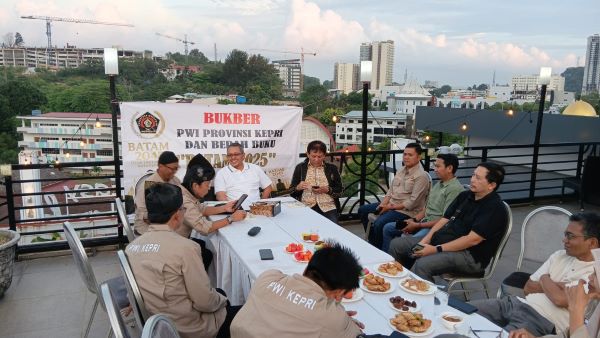 Bedah Buku “Batam 2045” di Bukber PWI Kepri, Legislator DPRD Bongkar Akar Masalah Batam