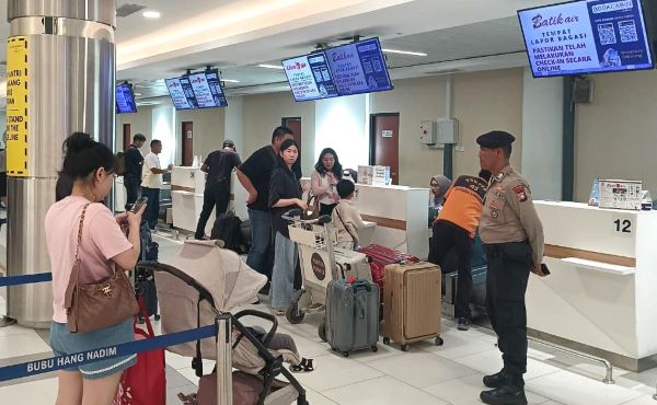 Arus Balik Lebaran 2026 Mulai Memuncak di Bandara Hang Nadim Batam, Polisi Perketat Pengawasan!