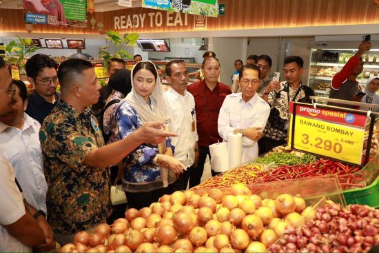 wamendag dan walikota sidak harga sembako Sidak Harga Jelang Lebaran di Nagoya Hill, Amsakar dan Wamendag Temukan Fakta Tak Terduga soal Cabai