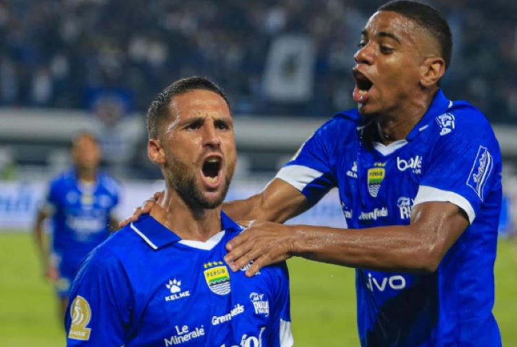 Liga 1 Makin Panas! Persib Menang Dramatis Meski 10 Pemain, Persis Solo Bangkit dari Zona Merah Liga 1 Makin Panas! Persib Menang Dramatis Meski 10 Pemain, Persis Solo Bangkit dari Zona Merah