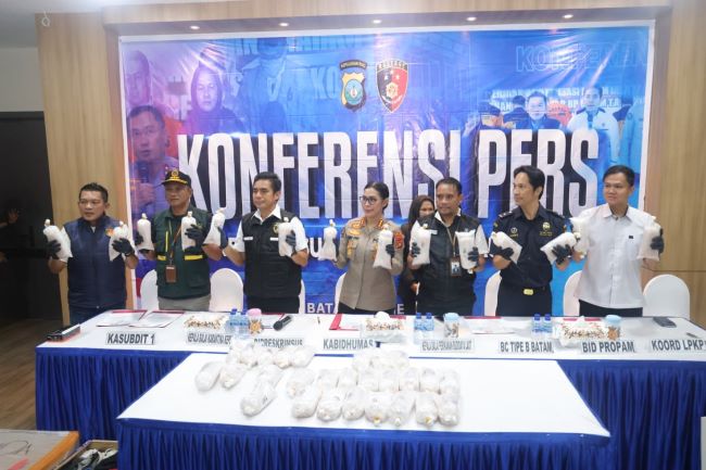 Polda Kepri Gagalkan Penyelundupan 100 Ribu Benih Lobster di Batam, Kerugian Negara Ditaksir Rp10 Miliar!