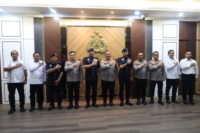 kerjasama polda kepri dan polis johor Kapolda Kepri dan Polis Johor Sepakat Perangi TPPO, Narkoba hingga Sindikat Scam Internasional