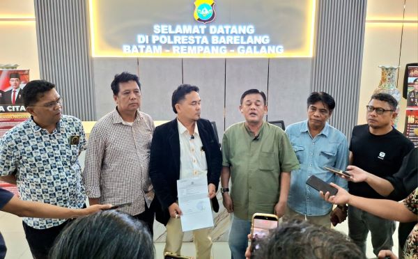 Foto Dipasang di Dinding Klub Malam dengan Tulisan “Blacklist”, PWI Kepri Kawal Laporan Lintong C Manurung terhadap HH Club Batam