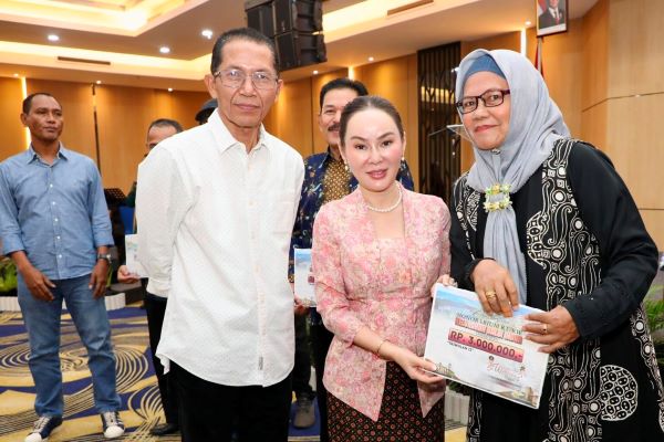 apresiasi warga ke amsakar dan li claudia Dialog Bareng Warga, Amsakar Pastikan Semua Aspirasi Akan Ditindaklanjuti Bertahap