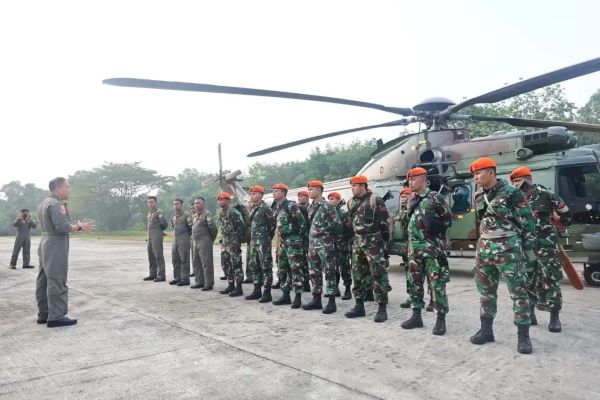 Tak Bisa Dijangkau Lewat Darat, 13 Pasukan Elit Kopasgat Dikirim ke Jantung Karhutla Riau