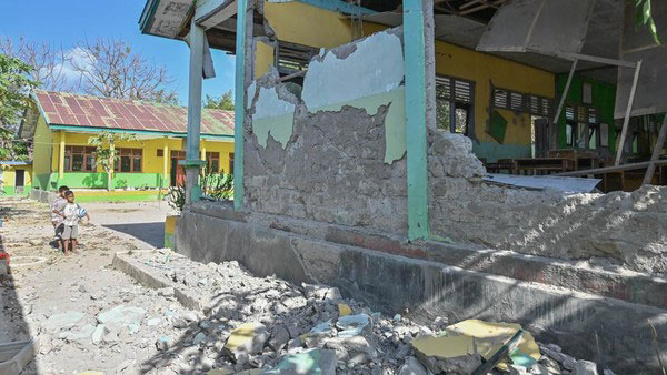 sekolah-rusak-akibat-gempa-ntt-1787245962301_169 Salah satu sekolah yang rusak akibat gempa. (foto detik.com)