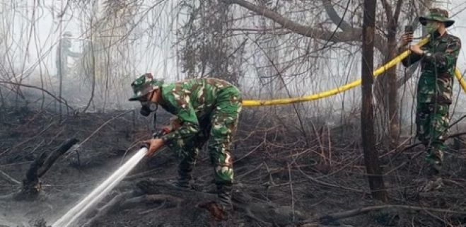 Sehari Usai Prabowo Pantau Karhutla, TNI Langsung Bangun Sumur Bor di Riau