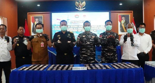 tni al karimun catrdige Dikejar TNI AL, Speed Boat Kabur Tinggalkan 240 Cartridge Vape Berisi Etomidate di Perairan Karimun